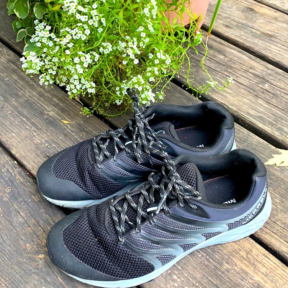 Size 8.5 Merrell running shoes.